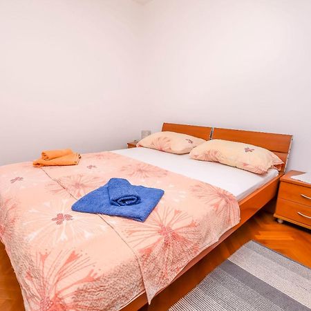 Apartments Ema Ражань Екстер'єр фото