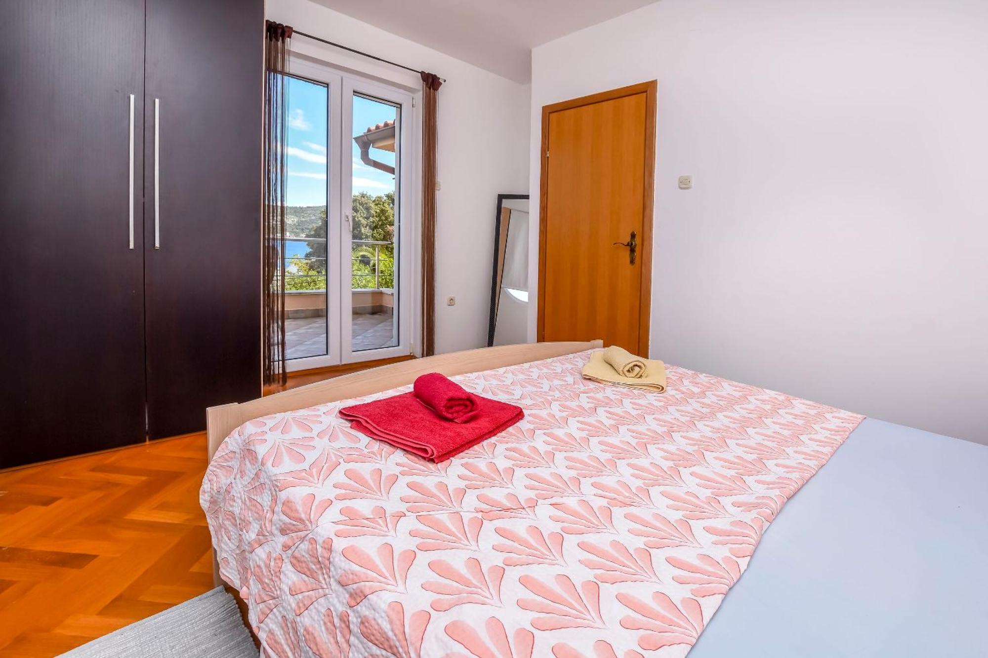 Apartments Ema Ражань Екстер'єр фото