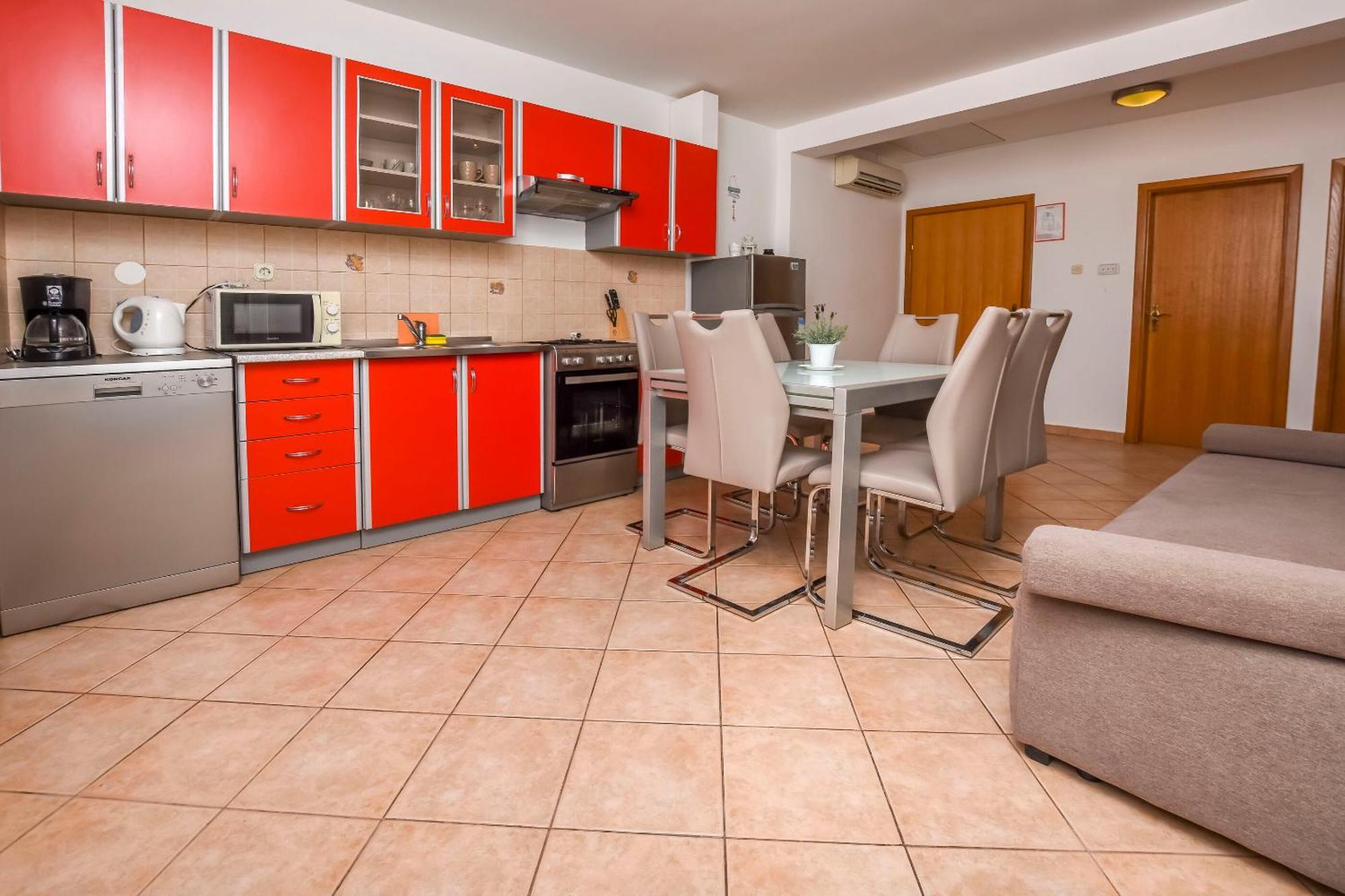 Apartments Ema Ражань Екстер'єр фото