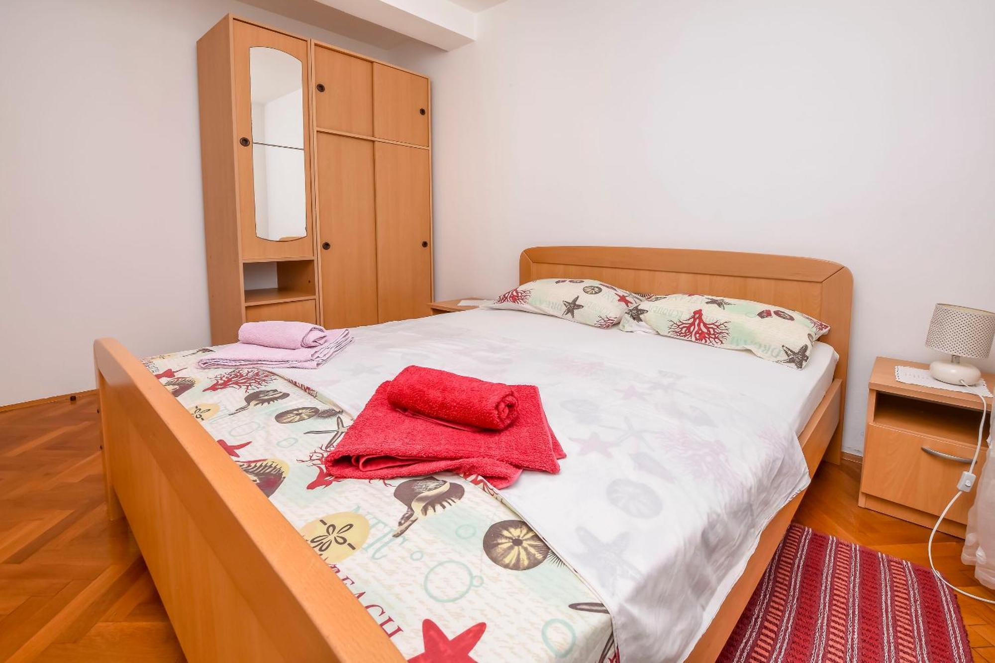 Apartments Ema Ражань Екстер'єр фото