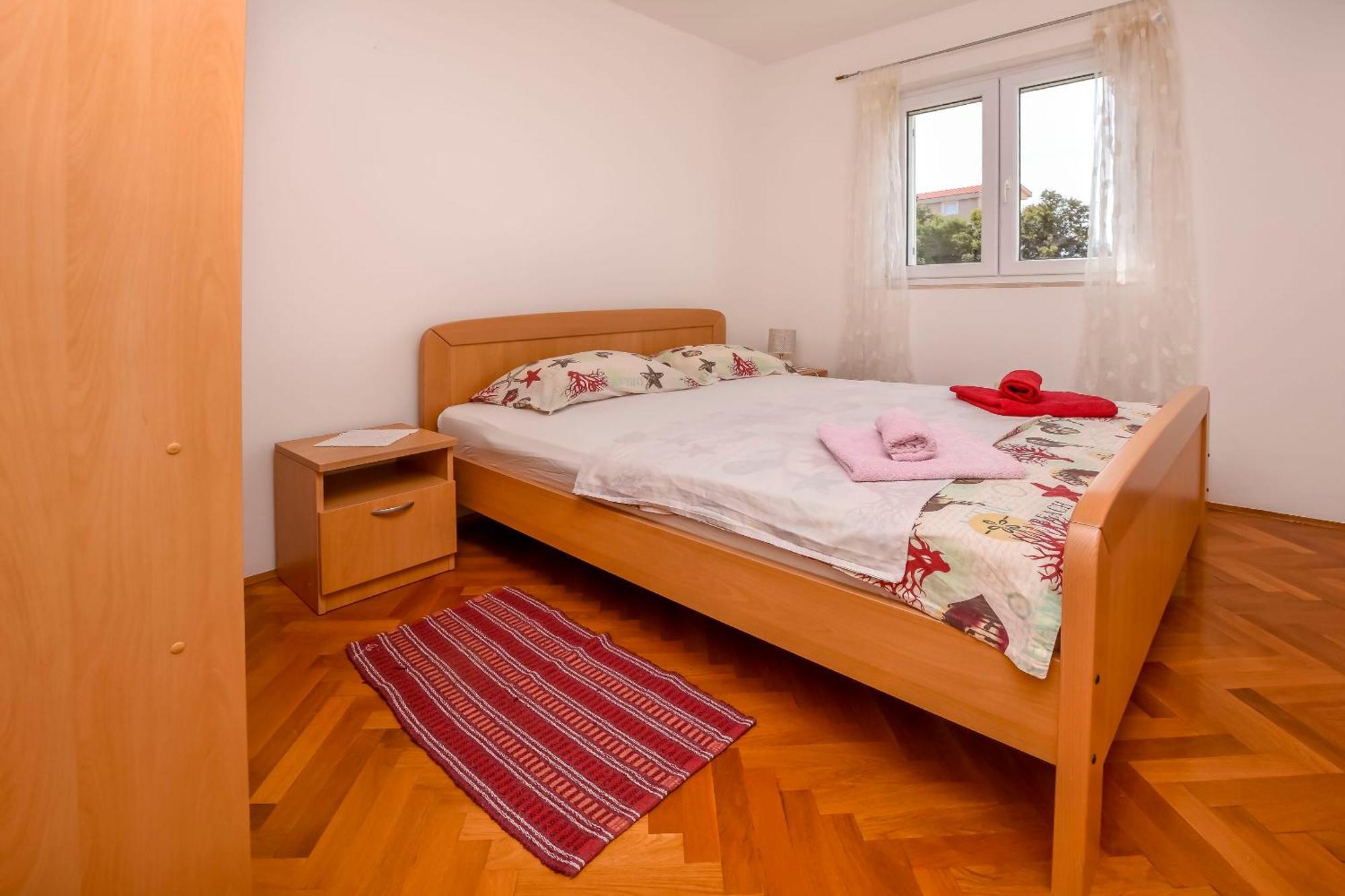 Apartments Ema Ражань Екстер'єр фото